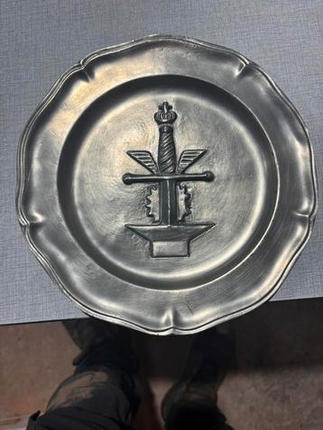 Tin of lood borden beschikbaar voor biedingen