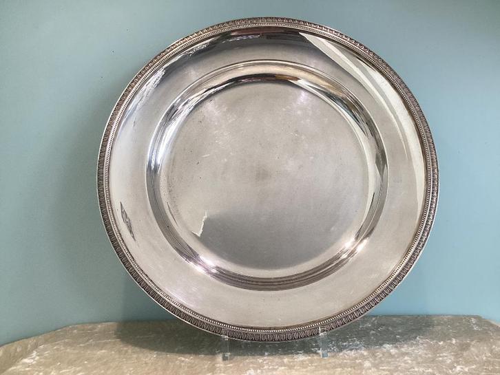 Plat de service rond Christofle Malmaison. CHR 012/CA., Antiquités & Art, Antiquités | Plateaux, Enlèvement