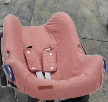 Hoes maxi cosy beschikbaar voor biedingen