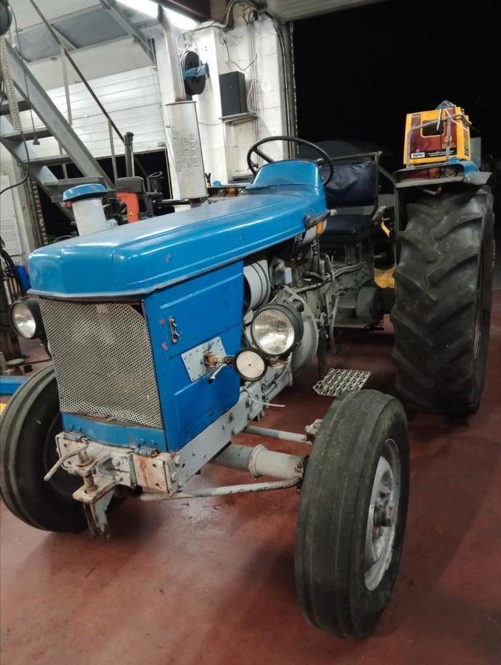tractor Renault D22 +klepelmaaier+kipkar + laadbak, Zakelijke goederen, Landbouw | Tractoren, tot 2500, Renault, tot 80 Pk, Oldtimer