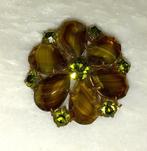 broche vintage bloem met groene stenen en strass '70-80, Handtassen en Accessoires, Broches, Verzenden, 4 tot 7 cm, Groen, Met strass