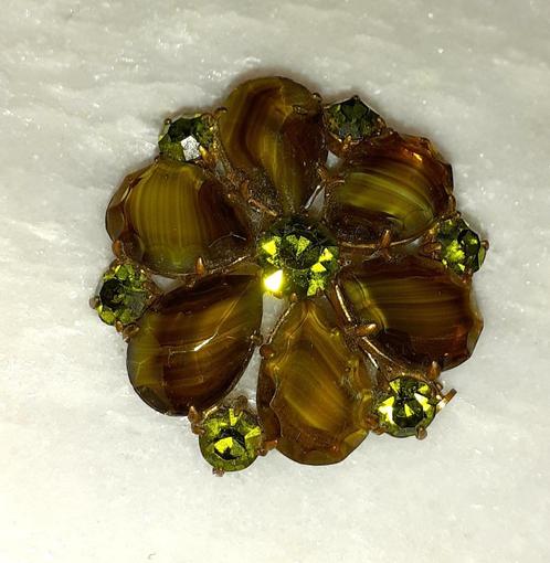 broche vintage bloem met groene stenen en strass '70-80, Handtassen en Accessoires, Broches, Groen, 4 tot 7 cm, Met strass, Verzenden