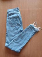 Lichtblauwe skinny jeans met gaten maat 38, Gedragen, Blauw, W30 - W32 (confectie 38/40), Ophalen of Verzenden