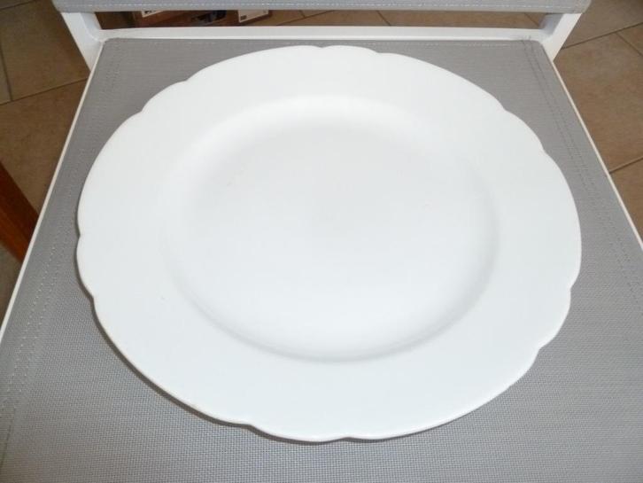 keramiekbedrijf met witte platen Maastricht, Huis en Inrichting, Keuken | Servies, Zo goed als nieuw, Bord(en), Ophalen of Verzenden