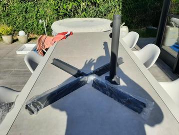 voet voor parasol nieuw 1m op 1m beschikbaar voor biedingen