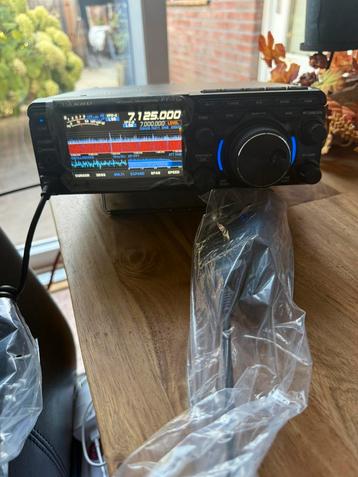 Zo goed als nieuwe Yaesu FT710 AESS 4,5 jaar garantie beschikbaar voor biedingen