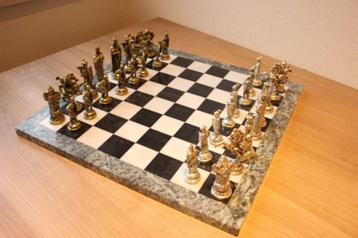 Vintage marmeren schaakbord beschikbaar voor biedingen