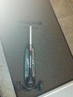 gebruikte trap met gekleurde lampjes op de wielen., Ophalen