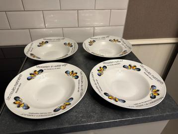 Set van 4 diepe mosselborden  beschikbaar voor biedingen