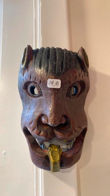 Masque en bois sculpté beschikbaar voor biedingen