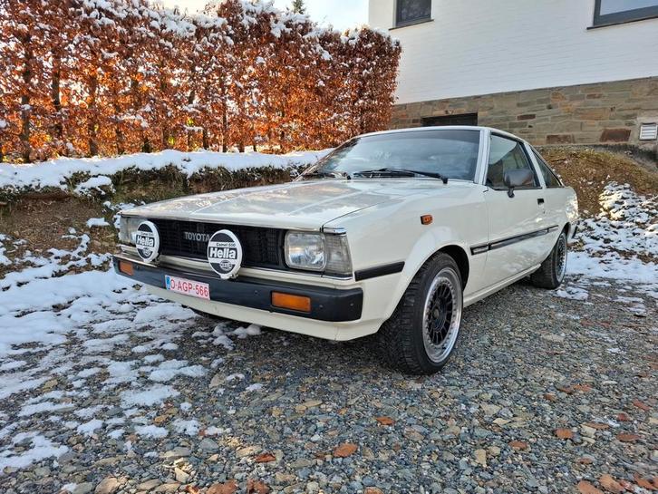 Toyota Corolla Ke70 uit 1981, Auto's, Oldtimers, Particulier, Toyota, Benzine, 2 deurs, Beige, Zwart, Overige bekleding, Achterwielaandrijving