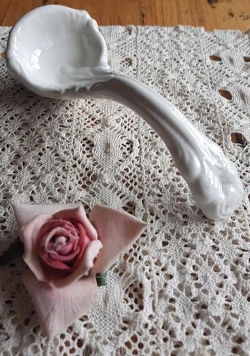 Off white aardewerk sauslepel / juslepel, 18 cm