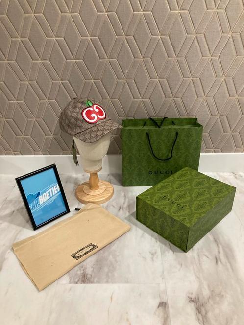 GUCCI GG MONOGRAM SUPREME APPLE CAP (GUCCI PET), Kleding | Heren, Hoeden en Petten, Nieuw, Pet, 57 cm (M, 7⅛ inch) of minder, Ophalen of Verzenden