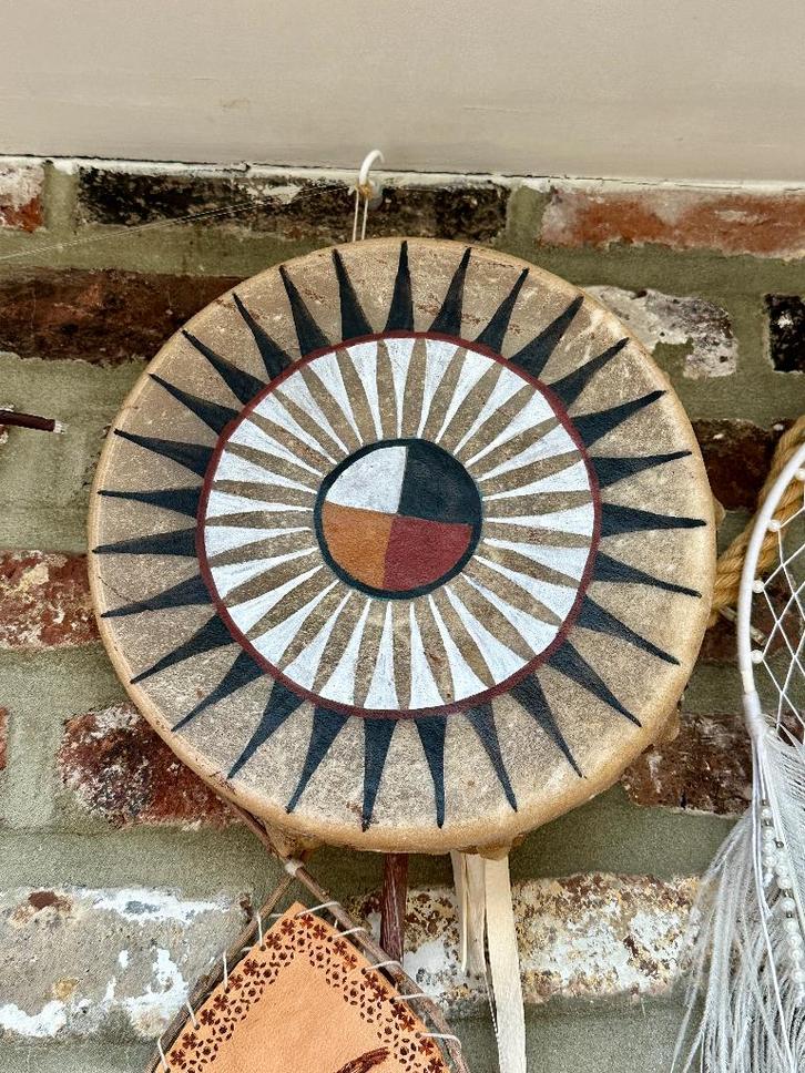 Drums... en 24 andere stukken... Indiaanse Indianen, Verzamelen, Overige Verzamelen, Zo goed als nieuw, Ophalen