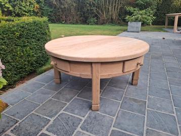 Volledig massief eiken ronde salontafel. Geluchtgomd.  beschikbaar voor biedingen