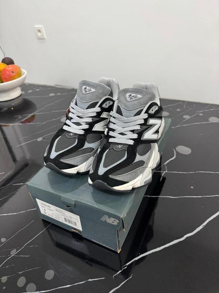 New Balance 9060 Dark Grey -Maat 41,5-Nieuw!, Kleding | Heren, Schoenen, Nieuw, Sneakers, Zwart, Ophalen of Verzenden