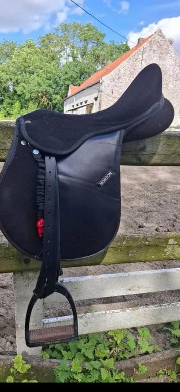 Pony zadel beschikbaar voor biedingen