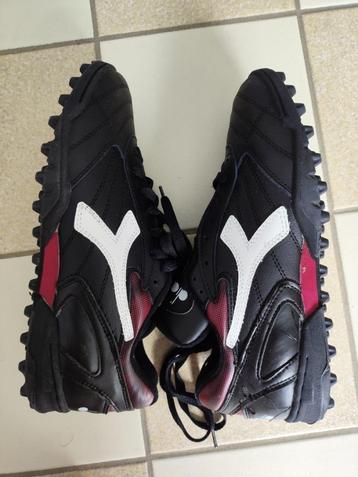 Voetbalschoenen 42,5. Diadora. Nieuw. beschikbaar voor biedingen