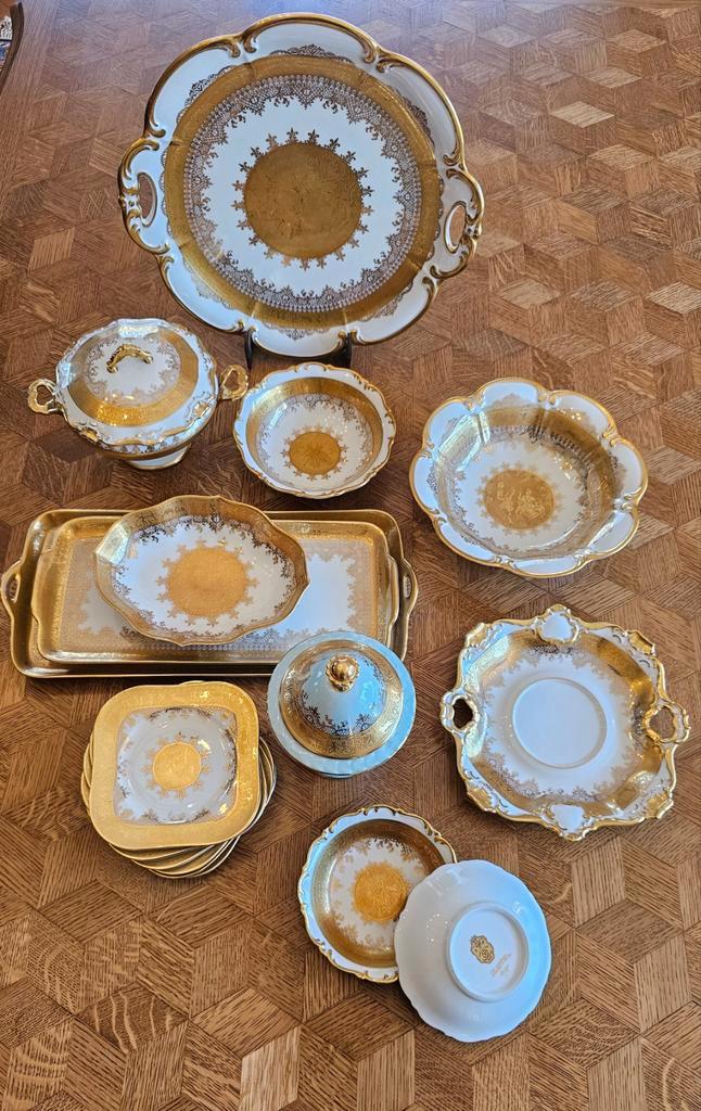 Karlsbader " fine porcelaine incrustée á l´or fin". 17 stuks, Antiek en Kunst, Antiek | Servies compleet, Ophalen