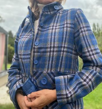 Zeer mooie 3/4 jas. Prachtige afwerkingen. 10% wol.  beschikbaar voor biedingen