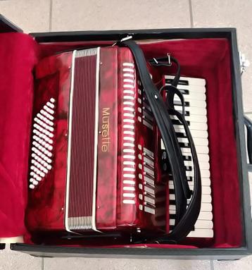 Accordéon Musette met stevige koffer, Musique & Instruments, Accordéons, Autres marques, Avec bretelles, Enlèvement, Utilisé