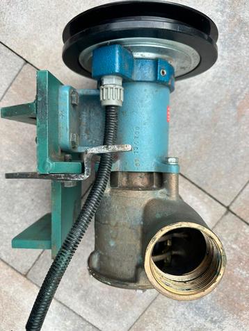 Volvo pomp 2” met 24 volt magneetkoppeling beschikbaar voor biedingen