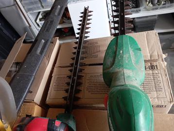 Set van 3 elektrische heggenscharen van Bosch, Black Decker, beschikbaar voor biedingen