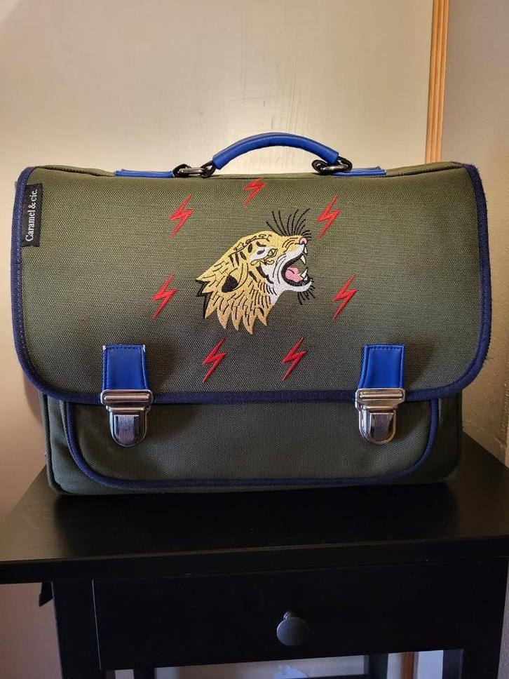 Boekentas Caramel & Cie, Handtassen en Accessoires, Tassen | Schooltassen, Zo goed als nieuw, Aktetas of Boekentas, 30 tot 40 cm