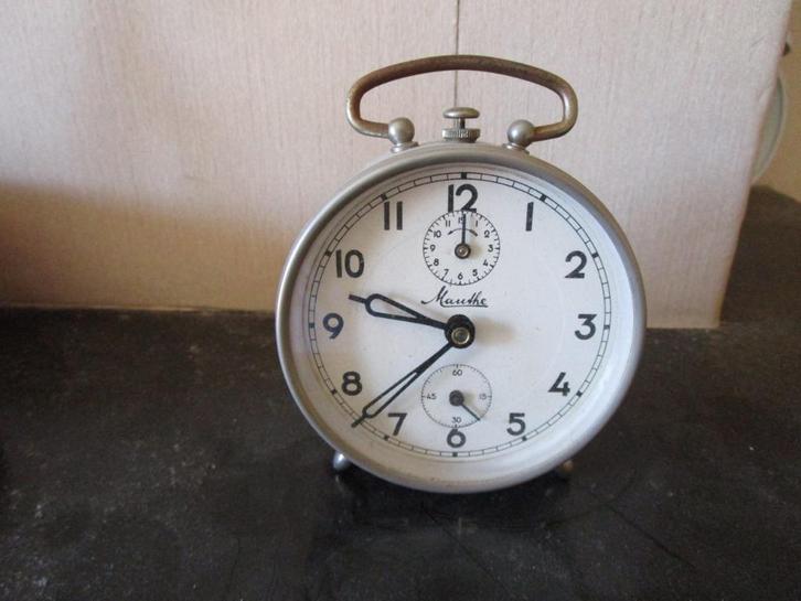 oude klokken / wekkers /wandklok, Elektronische apparatuur, Wekkers, Gebruikt, Analoog, Ophalen of Verzenden