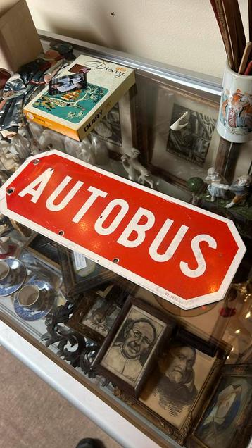Dubbelzijdig bord “autobus “ beschikbaar voor biedingen