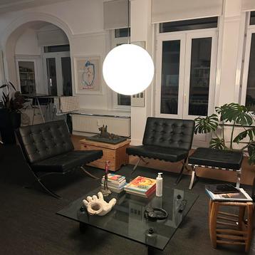 2 Premium Barcelona chairs en 1 Ottoman poef REPLICA  beschikbaar voor biedingen