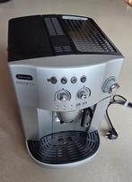 Machine à café grains et moulu Delonghi Magnifica ESAM4200, Electroménager, Machine à espresso, Tuyau à Vapeur, Café en grains