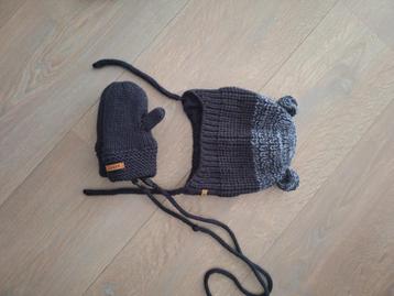 Muts handschoen winterslofjes 12-18m beschikbaar voor biedingen