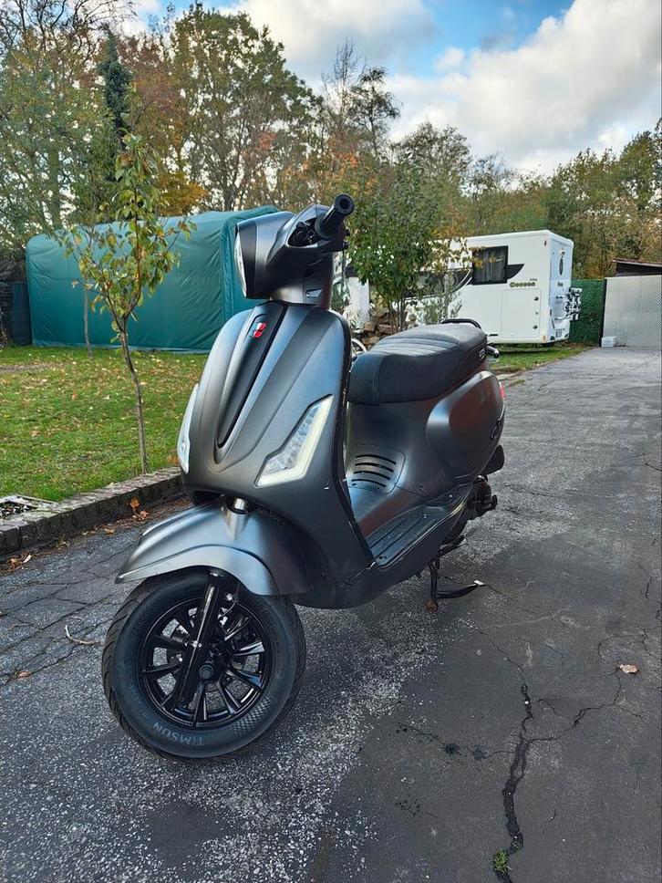 GTS Bravo brommer - Klasse B, Fietsen en Brommers, Scooters | Vespa, Zo goed als nieuw, Ophalen