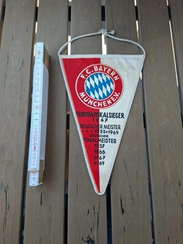 Wimpel Bayern München uit 1969 beschikbaar voor biedingen