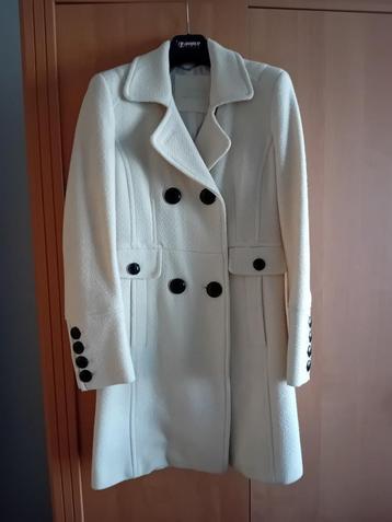 Damesjas beschikbaar voor biedingen