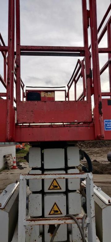 Schaarlift 15 meter beschikbaar voor biedingen
