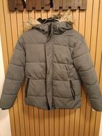 Veste doudoune garçon grise avec capuche fourrée – 9/10 ans, Neuf, Garçon, Enlèvement ou Envoi, Pull ou Veste