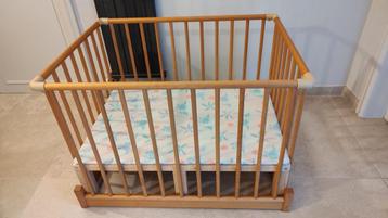 Babypark met verhoog beschikbaar voor biedingen