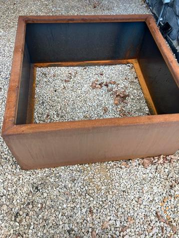 Jardinière acier corten 1m par 1m et 3 mm d’epaisseur beschikbaar voor biedingen