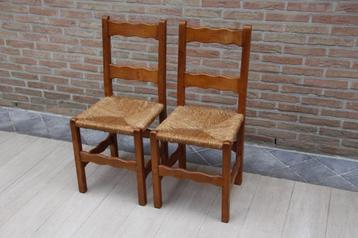 Antieke eetkamerstoelen beschikbaar voor biedingen