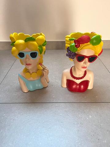 2 x bloempot vaas vrouw met fruit beschikbaar voor biedingen