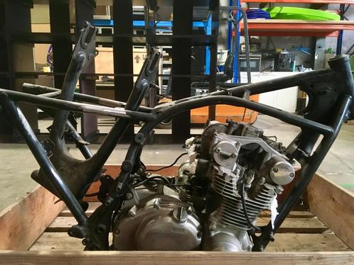 Suzuki GS550 - gedemonteerd - mooie basis voor project/cafér, Motoren, Motoren | Suzuki, Particulier, Naked bike, meer dan 35 kW