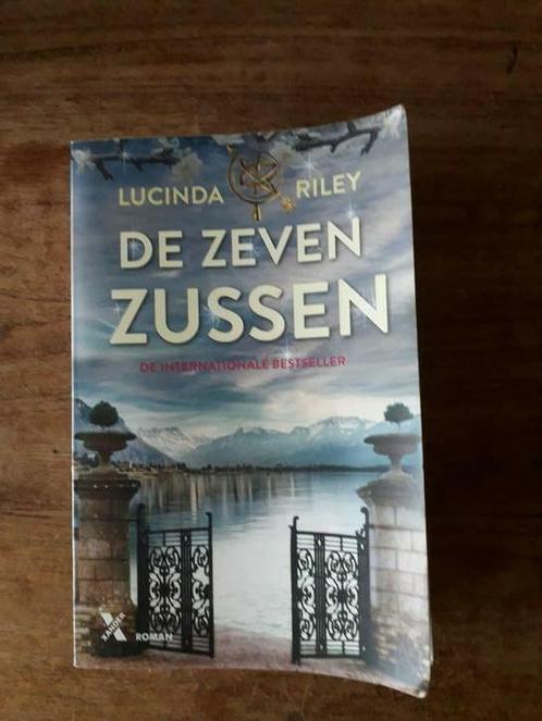Boek Lucinda Riley - De zeven zussen, Boeken, Romans, Gelezen, Ophalen of Verzenden