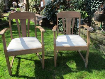 2 Mooie eiken armstoelen 55€ PER STOEL beschikbaar voor biedingen