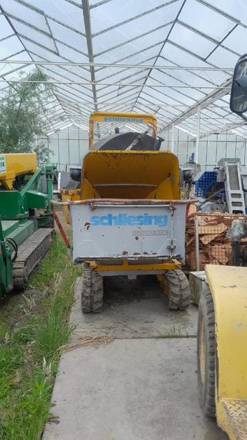 Houthakselaar op rupsen  beschikbaar voor biedingen