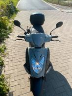 Mooie Kymco Agility 50cc B-klasse – 2023 – maar 2400 km!, Fietsen en Brommers, Ophalen, 50 cc, Klasse B (45 km/u), Zo goed als nieuw