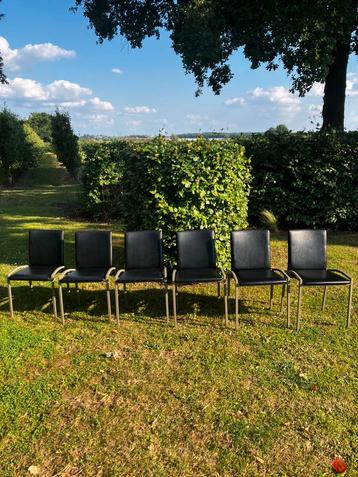 6 lederen stoelen beschikbaar voor biedingen