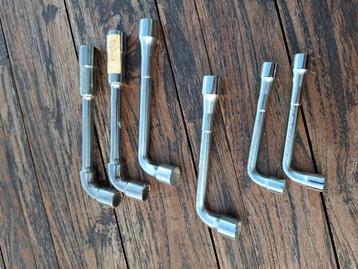 Belzer haakse pijpsleutels beschikbaar voor biedingen