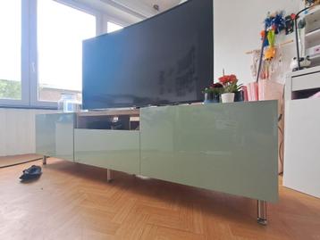 TV kast + 3 Wandkasten beschikbaar voor biedingen